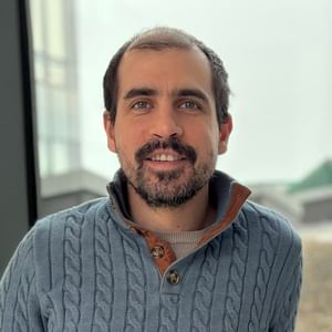 Headshot of Héctor García