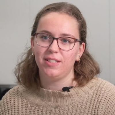 Julia Huddy headshot