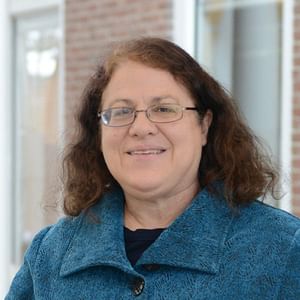 Headshot of Laura Ray