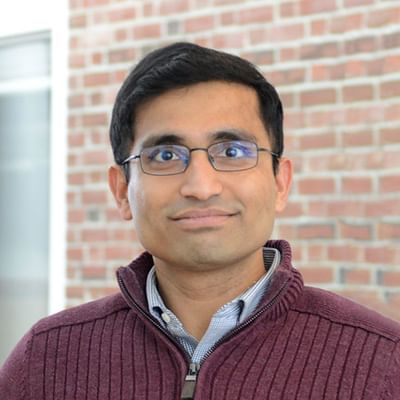 Professor Vikrant Vaze headshot.