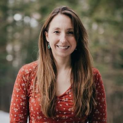 Professor Erin Mayfield headshot